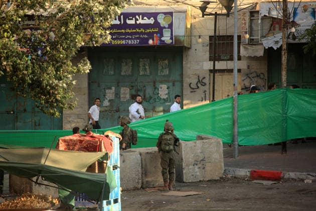 Israeli security forces deploy in Hebron city center Members of the Israeli security forces deploy in the Bab al-Zawiya area in the center of the West Bank city of Hebron on July 23, 2026, while closing streets and restricting the movement of Palestinians to secure the entry of Israeli settlers into the area, according to witnesses. Residents said the measures disrupted daily movement and forced a number of shops to close during the settlers visit. Photo by Mamoun Wazwaz apaimages Hebron West Bank Palestinian Territory 230726_Hebron_MW_00(6) Copyright: xapaimagesxMamounxWazwazx xapaimagesx