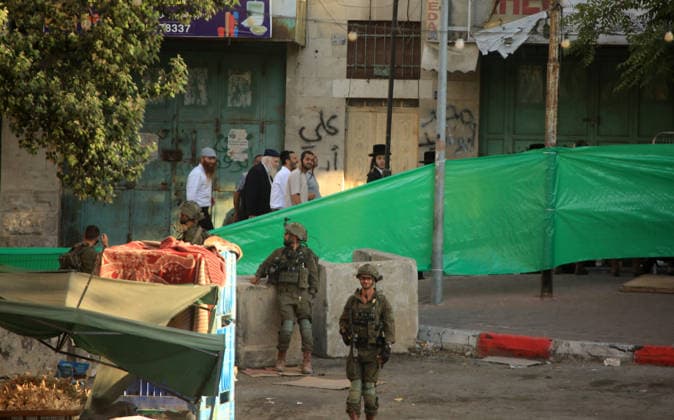 Israeli security forces deploy in Hebron city center Members of the Israeli security forces deploy in the Bab al-Zawiya area in the center of the West Bank city of Hebron on July 23, 2026, while closing streets and restricting the movement of Palestinians to secure the entry of Israeli settlers into the area, according to witnesses. Residents said the measures disrupted daily movement and forced a number of shops to close during the settlers visit. Photo by Mamoun Wazwaz apaimages Hebron West Bank Palestinian Territory 230726_Hebron_MW_00(8) Copyright: xapaimagesxMamounxWazwazx xapaimagesx