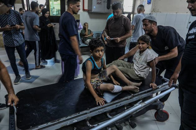 Israel continues its attacks on Gaza despite the ceasefire KHAN YUNIS, GAZA, PALESTINE - JULY 23: Injured Palestinians, including children, are brought to Nasser Hospital for medical treatment after the Israeli army s attack on tents housing displaced civilians despite the ceasefire in Khan Yunis, Gaza, Palestine on July 23, 2026. Abed Rahim Khatib Anadolu Khan Yunis Gaza. Editorial use only. Please get in touch for any other usage.  Copyright: x2026xAnadoluxAbedxRahimxKhatibx