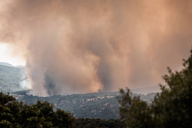 A wildfire breaks out in San Martín de Valdeiglesias, Madrid, after a car catches fire on the M-501. Fire update, July 23, 2026, in San Martín de Valdeiglesias, Madrid, Spain. A new wildfire broke out this Thursday in the Community of Madrid after a car caught fire on the M-501 in the town of San Martín de Valdeiglesias, and the flames spread to the surrounding hills, according to eyewitness sources who spoke to Europa Press. JULY 23, 2026 FIRE BLaze FLAMES CIVIL GUARD Carlos Lujá San Martín de Valdeiglesias, Madrid San Martín de Valdeiglesias, Madrid, Spain  Copyright: xCarlosxLujanx 7683437
