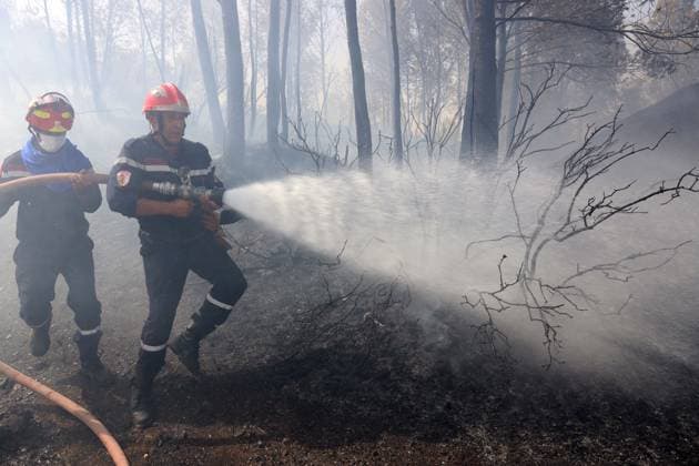 Fires in the town of Bordj Okhriss, Bouira, Algeria; Civil Defense Response To extinguish the fires in the town of Bordj Okhriss, in the Bouira Mountains in Algeria, on July 23, 2026, According to the civil protection report, the fires are under control. Photo by Billel Bensalem, APP, Bouira, Algeria Copyright: xAPPxAlgeriexPressxPhotosxBillelxBensalemx xAPPx IMG_6633