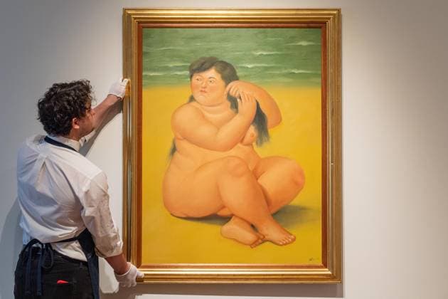 July 23, 2026, Bronx, New York, USA: Auction assistant poses with Mujer en la playa by Fernando Botero during press preview for exhibition and private sale of Botero in New York: Rarely-Seen Works from Botero s Most Defining Decade at The Breuer of Sotheby s in New York, NY on July 23, 2026 Bronx USA - ZUMAr339 20260723_znp_r339_022 Copyright: xLevxRadinx