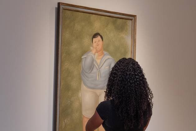 July 23, 2026, Bronx, New York, USA: A woman examines Nino mordido por un perro by Fernando Botero during press preview for exhibition and private sale of Botero in New York: Rarely-Seen Works from Botero s Most Defining Decade at The Breuer of Sotheby s in New York, NY on July 23, 2026 Bronx USA - ZUMAr339 20260723_znp_r339_024 Copyright: xLevxRadinx