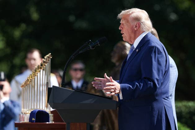 DC: Trump Hosts 2025 MLB World Series Champions LA Dodgers at White House President Donald Trump speaks during an event with the 2025 MLB World Series Champions the Los Angeles Dodgers in the Rose Garden at the White House on July 23, 2026 in Washington, D.C. The Dodgers defeated the Toronto Blue Jays in Game 7 of the 2025 MLB World Series to claim back-to-back championship titles. (Photo by Samuel Corum Pool ABACAPRESS.COM) Washington DC United States  Copyright: xPool ABACAx