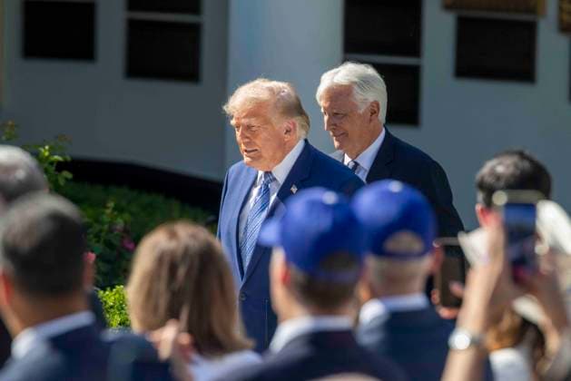 US President Donald J. Trump hosts an event to honor the 2025 World Series Champion Los Angeles Dodgers US President Donald J. Trump arrives with Dodgers owner Mark Walter during an event to honor the 2025 World Series Champion Los Angeles Dodgers in the Rose Garden at the White House in Washington, DC, USA, 23 July 2026. WASHINGTON DISTRICT OF COLUMBIA United States  Copyright: xPool ABACAx