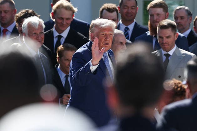 DC: Trump Hosts 2025 MLB World Series Champions LA Dodgers at White House President Donald Trump waves during an event with the 2025 MLB World Series Champions the Los Angeles Dodgers in the Rose Garden at the White House on July 23, 2026 in Washington, D.C. The Dodgers defeated the Toronto Blue Jays in Game 7 of the 2025 MLB World Series to claim back-to-back championship titles. (Photo by Samuel Corum Pool ABACAPRESS.COM) Washington DC United States  Copyright: xPool ABACAx