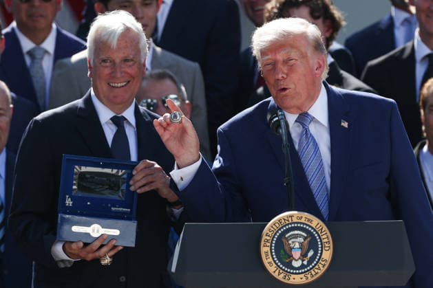 DC: Trump Hosts 2025 MLB World Series Champions LA Dodgers at White House Mark Walter gives a ring to President Donald Trump during an event with the 2025 MLB World Series Champions the Los Angeles Dodgers in the Rose Garden at the White House on July 23, 2026 in Washington, D.C. The Dodgers defeated the Toronto Blue Jays in Game 7 of the 2025 MLB World Series to claim back-to-back championship titles. (Photo by Samuel Corum Pool ABACAPRESS.COM) Washington DC United States  Copyright: xPool ABACAx