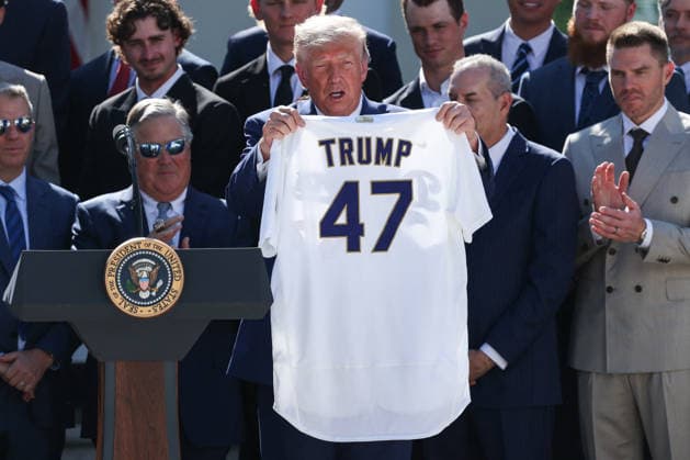 DC: Trump Hosts 2025 MLB World Series Champions LA Dodgers at White House President Donald Trump holds up a jersey with his name on it given to him during an event with the 2025 MLB World Series Champions the Los Angeles Dodgers in the Rose Garden at the White House on July 23, 2026 in Washington, D.C. The Dodgers defeated the Toronto Blue Jays in Game 7 of the 2025 MLB World Series to claim back-to-back championship titles. (Photo by Samuel Corum Pool ABACAPRESS.COM) Washington DC United States  Copyright: xPool ABACAx