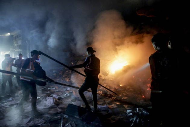 Israeli army continues attacks on Gaza Strip GAZA CITY, GAZA, PALESTINE - JULY 23: Search and rescue teams, firefighters, and medical crews are dispatched after an Israeli airstrike hit a building causing extensive damage and sparking a fire, in the Al-Jalaa neighborhood of Gaza City, Gaza Strip, Palestine, on July 23, 2026. Saeed M. M. T. Jaras Anadolu Gaza City Gaza. Editorial use only. Please get in touch for any other usage.  Copyright: x2026xAnadoluxSaeedxM.xM.xT.xJarasx