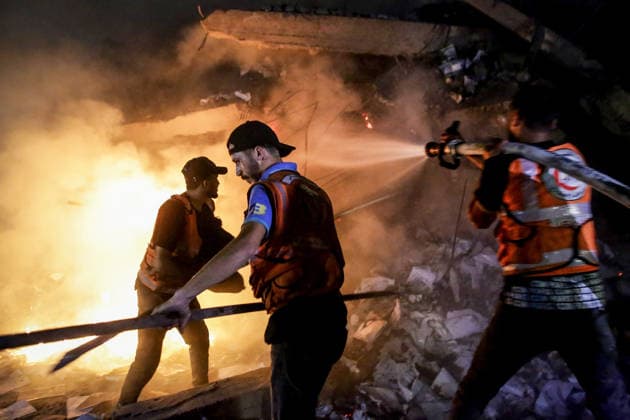Israeli army continues attacks on Gaza Strip GAZA CITY, GAZA, PALESTINE - JULY 23: Search and rescue teams, firefighters, and medical crews are dispatched after an Israeli airstrike hit a building causing extensive damage and sparking a fire, in the Al-Jalaa neighborhood of Gaza City, Gaza Strip, Palestine, on July 23, 2026. Saeed M. M. T. Jaras Anadolu Gaza City Gaza. Editorial use only. Please get in touch for any other usage.  Copyright: x2026xAnadoluxSaeedxM.xM.xT.xJarasx