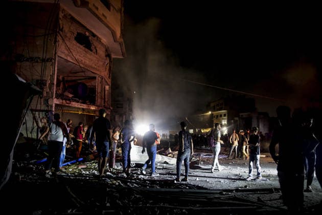 Israeli army continues attacks on Gaza Strip GAZA CITY, GAZA, PALESTINE - JULY 23: Search and rescue teams, firefighters, and medical crews are dispatched after an Israeli airstrike hit a building causing extensive damage and sparking a fire, in the Al-Jalaa neighborhood of Gaza City, Gaza Strip, Palestine, on July 23, 2026. Saeed M. M. T. Jaras Anadolu Gaza City Gaza. Editorial use only. Please get in touch for any other usage.  Copyright: x2026xAnadoluxSaeedxM.xM.xT.xJarasx