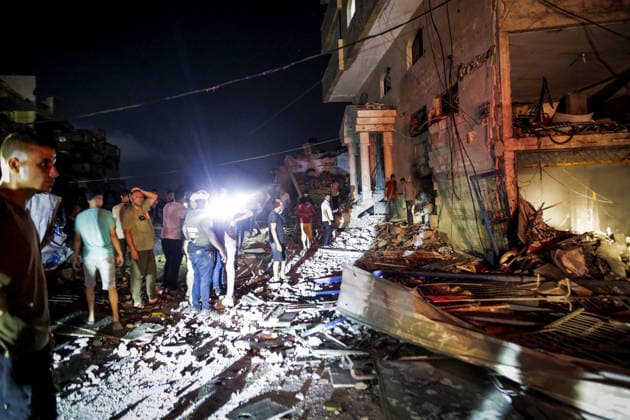 Israeli army continues attacks on Gaza Strip GAZA CITY, GAZA, PALESTINE - JULY 23: Search and rescue teams, firefighters, and medical crews are dispatched after an Israeli airstrike hit a building causing extensive damage and sparking a fire, in the Al-Jalaa neighborhood of Gaza City, Gaza Strip, Palestine, on July 23, 2026. Saeed M. M. T. Jaras Anadolu Gaza City Gaza. Editorial use only. Please get in touch for any other usage.  Copyright: x2026xAnadoluxSaeedxM.xM.xT.xJarasx