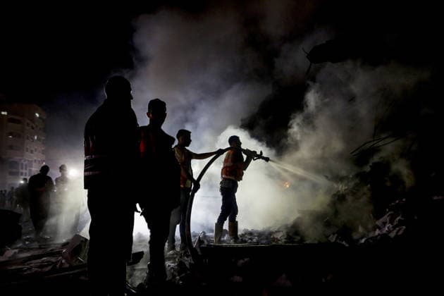 Israeli army continues attacks on Gaza Strip GAZA CITY, GAZA, PALESTINE - JULY 23: Search and rescue teams, firefighters, and medical crews are dispatched after an Israeli airstrike hit a building causing extensive damage and sparking a fire, in the Al-Jalaa neighborhood of Gaza City, Gaza Strip, Palestine, on July 23, 2026. Saeed M. M. T. Jaras Anadolu Gaza City Gaza. Editorial use only. Please get in touch for any other usage.  Copyright: x2026xAnadoluxSaeedxM.xM.xT.xJarasx