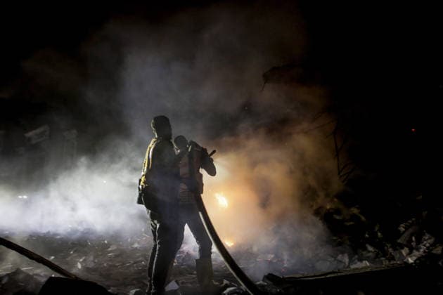 Israeli army continues attacks on Gaza Strip GAZA CITY, GAZA, PALESTINE - JULY 23: Search and rescue teams, firefighters, and medical crews are dispatched after an Israeli airstrike hit a building causing extensive damage and sparking a fire, in the Al-Jalaa neighborhood of Gaza City, Gaza Strip, Palestine, on July 23, 2026. Saeed M. M. T. Jaras Anadolu Gaza City Gaza. Editorial use only. Please get in touch for any other usage.  Copyright: x2026xAnadoluxSaeedxM.xM.xT.xJarasx
