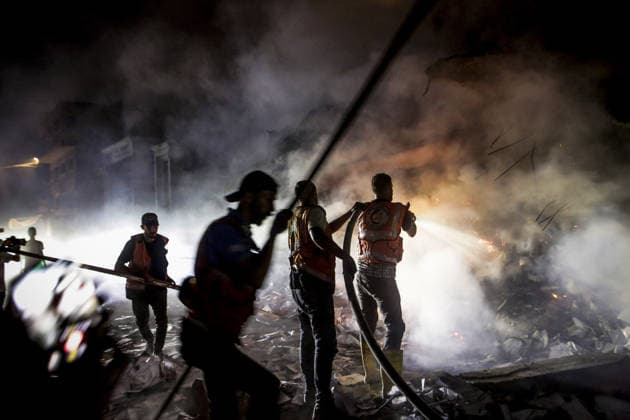 Israeli army continues attacks on Gaza Strip GAZA CITY, GAZA, PALESTINE - JULY 23: Search and rescue teams, firefighters, and medical crews are dispatched after an Israeli airstrike hit a building causing extensive damage and sparking a fire, in the Al-Jalaa neighborhood of Gaza City, Gaza Strip, Palestine, on July 23, 2026. Saeed M. M. T. Jaras Anadolu Gaza City Gaza. Editorial use only. Please get in touch for any other usage.  Copyright: x2026xAnadoluxSaeedxM.xM.xT.xJarasx