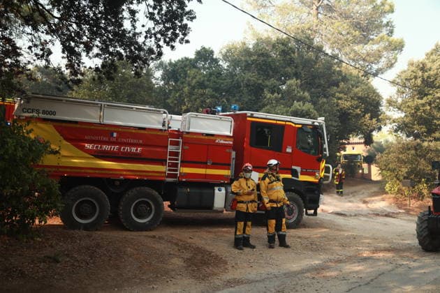 Wildfire breaks out in Cotignac, southern France COTIGNAC, FRANCE - JULY 23: Firefighters continue efforts to contain a wildfire that broke out near the town of Cotignac in southern France, on July 23, 2026. Mohamad Salaheldin Abdelghani Alsayed Anadolu Cotignac France. Editorial use only. Please get in touch for any other usage.  Copyright: x2026xAnadoluxMohamadxSalaheldinxAbdelghanixAlsayedx