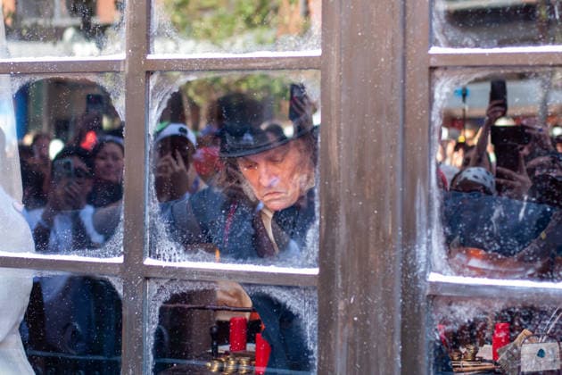 SAN DIEGO, CA - JULY 23: Johnny Depp interacts with fans at a surprise appearance as Ebenezer Scrooge promoting his new film, Ebenezer: A Christmas Carol, outside 2026 San Diego Comic Con on July 23, 2026. Copyright: xTonyxFortex