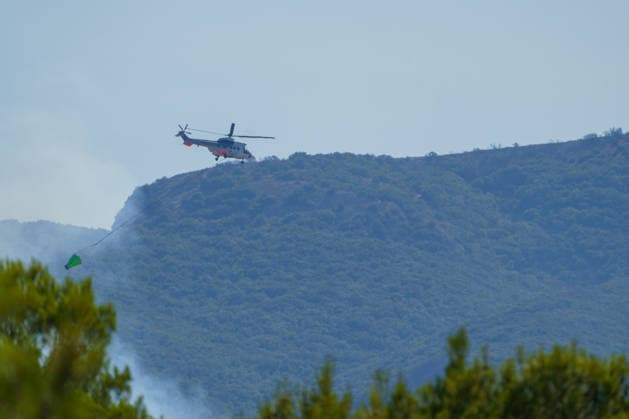 Wildfire reignites with strong Mistral wind in France. France - Cotignac, 23.07.2026 A Helicopter in the clouds of smoke as a wildfire spreads again near Cotignac in the Var department, southeastern France on Thursday. Strong Mistral winds fueled renewed fire activity, prompting a large firefighting operation. Departement Var