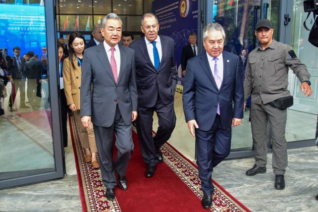 KYRGYZSTAN, ISSYK-KUL REGION - JULY 24, 2026: Foreign Ministers Wang Yi of China, Sergei Lavrov of Russia, and Jeenbek Kulubayev (L-R front) of Kyrgyzstan arrive for a meeting of the SCO (Shanghai Cooperation Organisation) Council of Foreign Ministers in Cholpon-Ata, a resort town on the northern shore of Lake Issyk-Kul. Vladislav Nogai TASS  95386514
