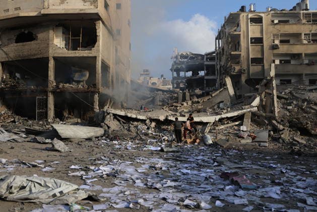 Palestinians inspect building damaged in Israeli airstrike in Gaza City Palestinians inspect the damage to a building following an Israeli airstrike on al-Jalaa Street in central Gaza City, Gaza Strip, on July 24, 2026. Photo by Hadi Daoud apaimages Gaza city Gaza Strip Palestinian Territory 240726_Gaza_HD_00(2) Copyright: xapaimagesxHadixDaoudx xapaimagesx