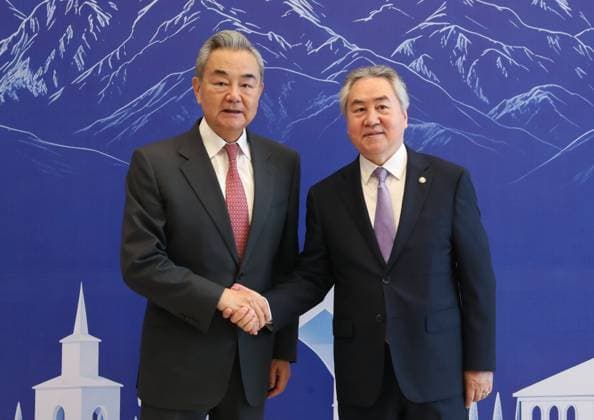 Kyrgyzstan SCO Foreign Ministers Council 9211007 24.07.2026 Chinese Foreign Minister Wang Yi, left, and Kyrgyz Foreign Minister Jeenbek Kulubaev shake hands as they pose for a photo before the meeting of the Shanghai Cooperation Organization (SCO) Foreign Ministers Council, in Cholpon-Ata, Kyrgyzstan. Igor Yegorov Sputnik Ð Ð˜Ð ÐÐ¾Ð²Ð¾ÑÑ‚Ð¸ Cholpon-Ata Kyrgyzstan  Copyright: xIgorxYegorovx