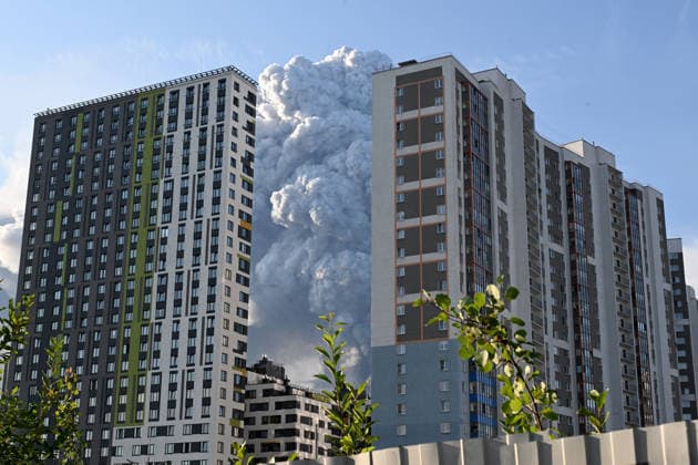 Ukrainian drone strike hits wildberries logistics facilities in St. Petersburg ST. PETERSBURG, RUSSIA - JULY 24: A large plume of smoke rises over St. Petersburg following a Ukrainian drone strike targeting logistics facilities operated by Wildberries, Russia s largest online retailer, on July 24, 2026 in St. Petersburg, Russia. The attack hit logistics centers in St. Petersburg and the surrounding Leningrad region, injuring three people, according to local authorities. Stringer Anadolu Saint Petersburg Russia. Editorial use only. Please get in touch for any other usage.  Copyright: x2026xAnadoluxStringerx