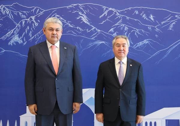 Kyrgyzstan SCO Foreign Ministers Council 9211016 24.07.2026 Kazakh Foreign Minister Yermek Kosherbayev, left, and Kyrgyz Foreign Minister Jeenbek Kulubaev pose for a photo before the meeting of the Shanghai Cooperation Organization (SCO) Foreign Ministers Council, in Cholpon-Ata, Kyrgyzstan. Igor Yegorov Sputnik Ð Ð˜Ð ÐÐ¾Ð²Ð¾ÑÑ‚Ð¸ Cholpon-Ata Kyrgyzstan  Copyright: xIgorxYegorovx