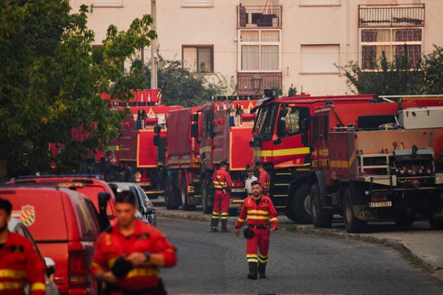 The Burgohondo fire forces the lockdown of several towns in Ávila and the evacuation of 1,500 people. Trucks from the Military Emergency Unit (UME), on July 24, 2026, in Burgohondo, Ávila, Castile and León, Spain. The fire, which remains beyond the capacity of firefighters to extinguish, has forced the evacuation of some 1,500 people and has placed Burgohondo, Navaluenga, and El Tiemblo under lockdown. JULY 24, 2026 Burgohondo, ÃÁvila, Castile and Le Burgohondo, Ávila, Castile and Le Spain  Copyright: xMateoxLanzuelax 7683762