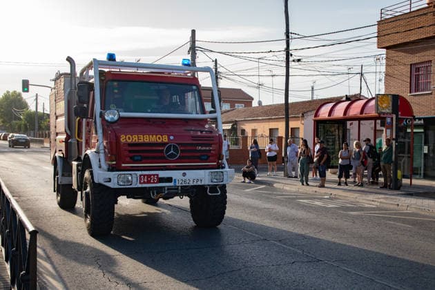 A national emergency has been declared due to wildfires in the Community of Madrid that have not yet been contained or brought under control. A fire truck drives through the town on July 24, 2026, in Villamanta, Madrid, Spain. The government has declared a national emergency in the Community of Madrid and Ávila as a result of the spread of wildfires in the municipalities of Villa del Prado and San Martín de Valdeiglesias in the Community of Madrid, and Burgohondo in Ávila. In Madrid, the number of evacuees remains at more than 10,000 people from municipalities such as Aldea del Fresno, Villa del Prado, Pelayos de la Presa, and San Martín de Valdeiglesias. SUMMA112 has been working throughout the night to provide preventive care, particular  Copyright: xRafaelxBastantex 7683944