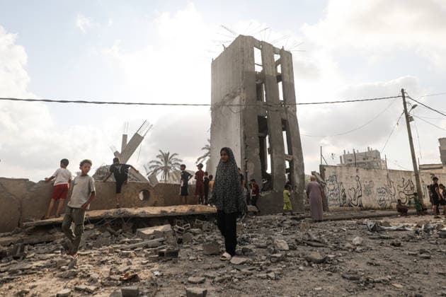 Palestinians inspect damage at Al-Noor Mosque in al-Bureij Palestinians inspect damage at Al-Noor Mosque following an attack in al-Bureij refugee camp, central Gaza Strip, on July 24, 2026. The damage comes despite an ongoing ceasefire, as places of worship and civilian facilities continue to be affected. Photo by Moiz Salhi apaimages al-Bureij Gaza Strip Palestinian Territory 240726_Burije_MS_00(19) Copyright: xapaimagesxMoizxSalhixx xapaimagesx