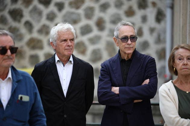 Francoise Coquet Funeral - Paris Alain Chamfort and Claude Serillon during funeral of Francoise Coquet at Montmartre cemetery in Paris, France on July 24, 2026. French television producer Francoise Coquet died on July 20 2026, aged 83. Photo by Raphael Lafargue ABACAPRESS.COM Paris France  Copyright: xLafarguexRaphael ABACAx