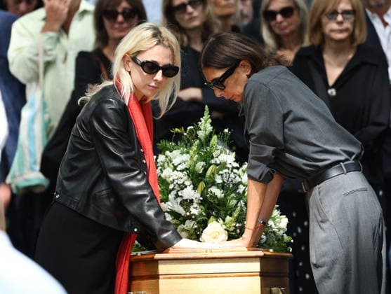 Francoise Coquet Funeral - Paris Francoise Coquet s family during funeral of Francoise Coquet at Montmartre cemetery in Paris, France on July 24, 2026. French television producer Francoise Coquet died on July 20 2026, aged 83. Photo by Raphael Lafargue ABACAPRESS.COM Paris France  Copyright: xLafarguexRaphael ABACAx