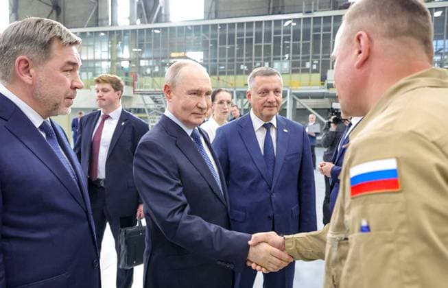 Russia Putin Siberian Federal District 9211136 24.07.2026 Russian President Vladimir Putin, accompanied by plant director Andrey Soinov and Irkutsk Region Governor Igor Kobzev, visits the Irkutsk Aviation Plant, a branch of Yakovlev, part of the United Aircraft Corporation (UAC) under Rostec, in Irkutsk, Russia. Evgeny Messman Sputnik Irkutsk Russia  Copyright: xEvgenyxMessmanx