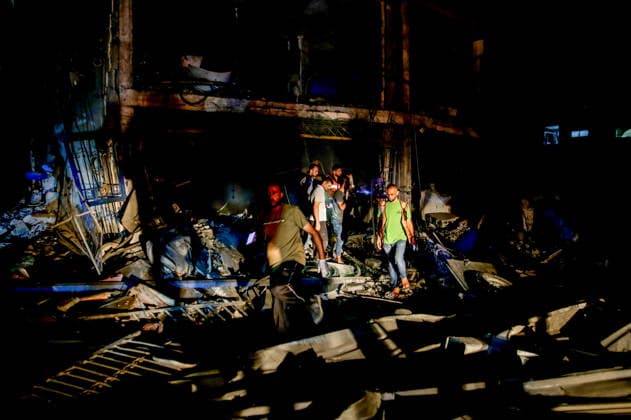 PALESTINIAN TERRITORIES, GAZA STRIP - JULY 24, 2026: Civilians observe damage from an Israeli military strike on residential areas Palestinian Territories  - ZUMAt113 20260724_zaa_t113_166 Copyright: xKhasanxAlzaaninx