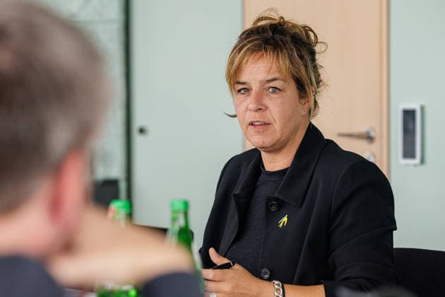 24.07.2026. Düsseldorf. Mona Neubaur, NRW-Wirtschaftsministerin und Stellvertretende NRW-Ministerpräsidentin, stellt das Maßnahmenpaket für mehr Klimaschutz, Klimaanpassung und wirtschaftliche Modernisierung in einem Pressegespräch vor. Niedrigwasser im Rhein, Starkregen in Ostwestfalen, Hitze im ganzen Land: Die Klimakrise ist Realität für Menschen und Unternehmen in Nordrhein-Westfalen. Die Landesregierung handelt und investiert so viel wie noch nie. Düsseldorf Ministerium für Wirtschaft, Industrie, Klimaschutz und Energie Nordrhein-Westfalen Deutschland *** July 24, 2026, Düsseldorf: Mona Neubaur, Minister of Economic Affairs and Deputy Minister-President of North Rhine-Westphalia, presents a package of measures for greater cli