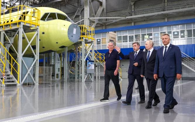 Russia Putin Siberian Federal District 9211150 24.07.2026 Russian President Vladimir Putin, accompanied by Rostec State Corporation CEO Sergei Chemezov, plant director Andrey Soinov and Irkutsk Region Governor Igor Kobzev, visits the Irkutsk Aviation Plant, a branch of Yakovlev, part of the United Aircraft Corporation (UAC) under Rostec, in Irkutsk, Russia. Vyacheslav Prokofiev Sputnik Irkutsk Russia  Copyright: xVyacheslavxProkofievx