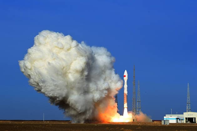 (260724) -- JIUQUAN, July 24, 2026 -- A Lijian-1 Y15 carrier rocket carrying five satellites blasts off from the Dongfeng commercial space innovation pilot zone in northwest China, on July 24, 2026. The rocket lifted off at 7:33 a.m. (Beijing Time), successfully placing the satellites into their designated orbits. (Photo by Xinhua) (EyesOnSci) CHINA-DONGFENG COMMERCIAL SPACE INNOVATION PILOT ZONE-SATELLITES-LAUNCH (CN) WangxJiangbo 