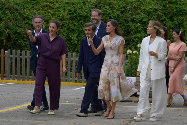 Queen Letizia visits the Adolfo Domínguez fashion house in San Cibrao das Vinas, Ourense. Queen Letizia, accompanied by designers Elena González and Adolfo Domínguez, and the group’s president, Adriana Domínguez, during a visit to the facilities of the Adolfo Domínguez fashion brand on July 24, 2026, in San Cibrao das Vinas, Ourense, Galicia, Spain. The visit took place to mark the 50th anniversary of the clothing brand, which employs more than 1,000 professionals, 80 percent of whom are women, and which is chaired by Adriana Domínguez, the eldest daughter of businessman Adolfo Domínguez. JULY 24, 2026 San Cibrao das Vinas, Ourense, G San Cibrao das Vinas, Ourense, G Spain  Copyright: xRosaxVeigax 7685016