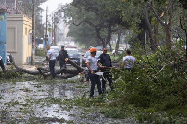RIBEIRaO PRETO, SP - 24.07.2026: VENDAVAL RIBEIRaO - A strong gale with winds of 70 km h, recorded at the Leite Lopes airport station in Ribeirao Preto, in the interior of Sao Paulo, caused one fatality and damage to a roof and several traffic jams. At the Santa Lydia Hospital, a tree fell and blocked the access road to the hospital unit, which was also flooded. The site is operating with an electric generator. x2988664x  JoelxSilva