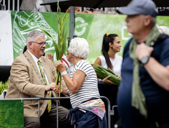 NIJMEGEN - Mayor Hubert Bruls on the Via Gladiola during the last day of the Nijmegen Four Days Marches. ANP SEM VAN DER WAL netherlands out - belgium out  Copyright: xx x564198374x originalFilename: 564198374.jpg