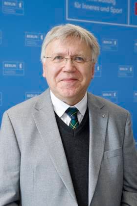 24.07.2024, Stephan Bröchler, Landeswahlleiter des Land Berlin, in der Sitzung des Landeswahlausschuss zur Abgeordnetenhauswahl 2026 in Berlin, Berlin Deutschland, Germany *** July 24, 2024, Stephan Bröchler, State Election Commissioner of Berlin, at the meeting of the State Election Committee regarding the 2026 Berlin House of Representatives election, Berlin, Germany