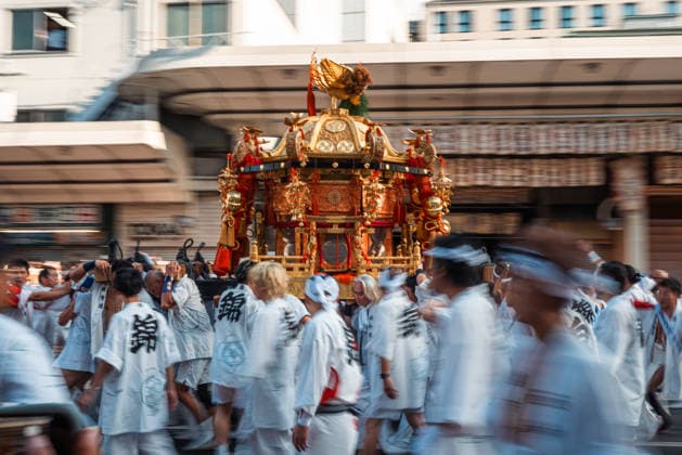 General view, July 24, 2026 - Participants carry portable shrines (mikoshi) during the Kanko-sai return procession of the Gion Matsuri in Kyoto, Japan. Held on July 24, the procession marks the return of the deities from the Otabisho to Yasaka Shrine, concluding one of Japan s most renowned traditional festivals.  aflo_338984795