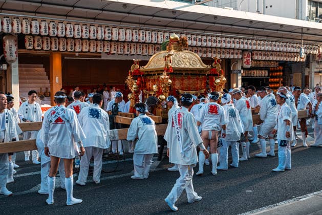 General view, July 24, 2026 - Participants carry portable shrines (mikoshi) during the Kanko-sai return procession of the Gion Matsuri in Kyoto, Japan. Held on July 24, the procession marks the return of the deities from the Otabisho to Yasaka Shrine, concluding one of Japan s most renowned traditional festivals.  aflo_338984812