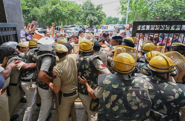 GURUGRAM, INDIA - JULY 23: Security forces trying to stop Congress party leaders and workers at the entry gate of Mini secretriat during their demonstration demanding the immediate resignation of Union Education Minister Dharmendra Pradhan over the NEET-UG examination paper leak on July 23, 2026 in Gurugram, India. (Photo by Parveen Kumar Hindustan Times) Congress Protest Over The NEET-UG Examination Paper Leak At Mini Secretariat In Gurugram