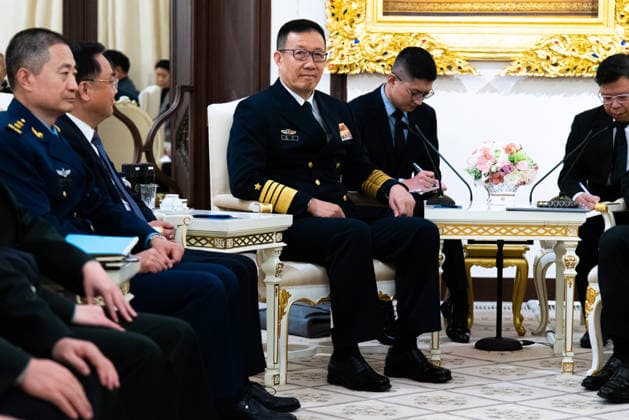 Chinese Defense Minister Admiral Dong Jun meeting with the Thai PM in Bangkok - 24 Jul 2026 Chinese Defense Minister Admiral Dong Jun is seen meeting with Thai Prime Minister Anutin Charnvirakul at Government House in Bangkok. Bangkok Thailand Copyright: xPeeraponxBoonyakiatx xSOPAxImagesx Admiral_Dong_Jun-10