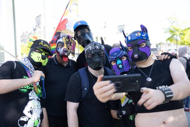 Drag March im Rahmen des 48. Berliner Christopher Street Day (CSD) (Foto vom 24.07.2026). Drags sind Maenner und Frauen, die das jeweils andere Geschlecht kuenstlerisch darstellen und parodieren. Der CSD in Berlin ist mit vielfaeltigen Veranstaltungen eroeffnet worden. Auf dem Programm standen am Freitag unter anderem eine Drag-Parade und ein anschliessender Demokratieabend. Die evangelische Kirche hatte zu einem multireligioesen Gottesdienst in der Marienkirche am Alexanderplatz eingeladen. Hoehepunkt des CSD ist die Parade am Samstag. (Siehe epd-Meldung vom 24.07.2026) EDITORIAL USE ONLY *** Drag March as part of the 48th Berlin Christopher Street Day (CSD). Photo from July 24, 2026. Drag performers are men and women who artistically Copyright: epd-bild HansxScherhaufer epd-Drag_March5