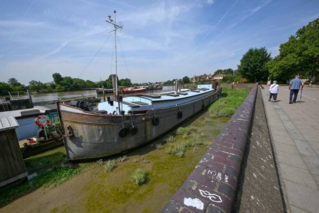 Water level dropped in the River Thames LONDON, UNITED KINGDOM - JULY 24: Boats are seen stranded on the exposed riverbed of the River Thames as water levels drop amid hot and dry weather conditions in London, United Kingdom, on July 24, 2026. Rasid Necati Aslim Anadolu London United Kingdom. Editorial use only. Please get in touch for any other usage.  Copyright: x2026xAnadoluxRasidxNecatixAslimx