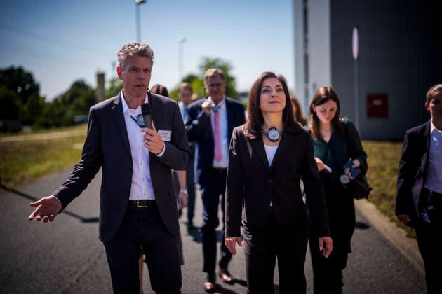 Katherina Reiche (CDU), Bundesministerin fuer Wirtschaft und Energie, besucht die Bosch AG in Bamberg. Bamberg, 24.07.2026. Fotografiert im Auftrag des Bundesministeriums fuer Wirtschaft und Energie Bamberg Deutschland *** Katherina Reiche (CDU), Federal Minister of Economic Affairs and Energy, visits Bosch AG in Bamberg. Bamberg, July 24, 2026. Photographed on behalf of the Federal Ministry of Economic Affairs and Energy. Bamberg, Germany Copyright: xDominikxButzmannx