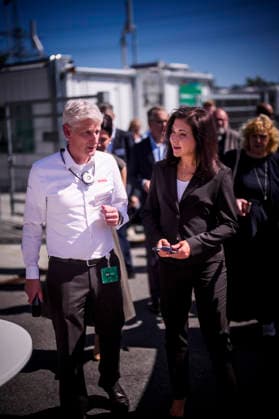 Katherina Reiche (CDU), Bundesministerin fuer Wirtschaft und Energie, besucht die Bosch AG in Bamberg. Bamberg, 24.07.2026. Fotografiert im Auftrag des Bundesministeriums fuer Wirtschaft und Energie Bamberg Deutschland *** Katherina Reiche (CDU), Federal Minister of Economic Affairs and Energy, visits Bosch AG in Bamberg. Bamberg, July 24, 2026. Photographed on behalf of the Federal Ministry of Economic Affairs and Energy. Bamberg, Germany Copyright: xDominikxButzmannx