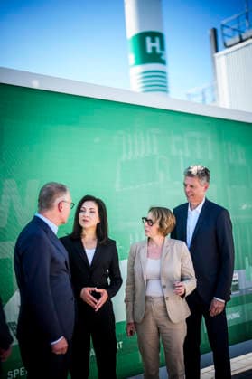 Katherina Reiche (CDU), Bundesministerin fuer Wirtschaft und Energie, besucht die Bosch AG in Bamberg. Bamberg, 24.07.2026. Fotografiert im Auftrag des Bundesministeriums fuer Wirtschaft und Energie Bamberg Deutschland *** Katherina Reiche (CDU), Federal Minister of Economic Affairs and Energy, visits Bosch AG in Bamberg. Bamberg, July 24, 2026. Photographed on behalf of the Federal Ministry of Economic Affairs and Energy. Bamberg, Germany Copyright: xDominikxButzmannx